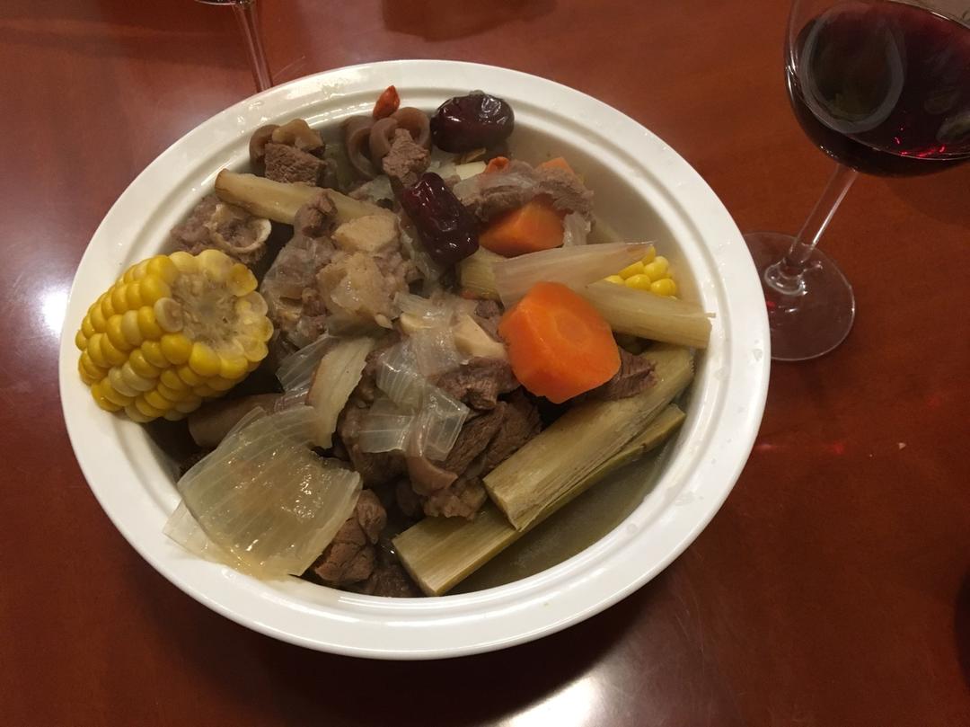 白汤羊蝎子火锅