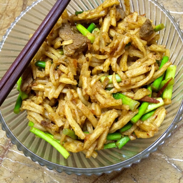 蒜苔炒饼