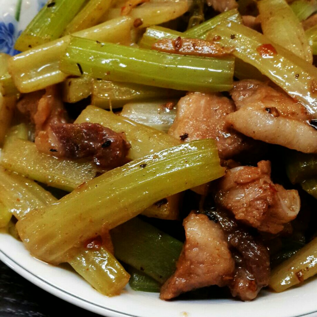 芹菜炒肉