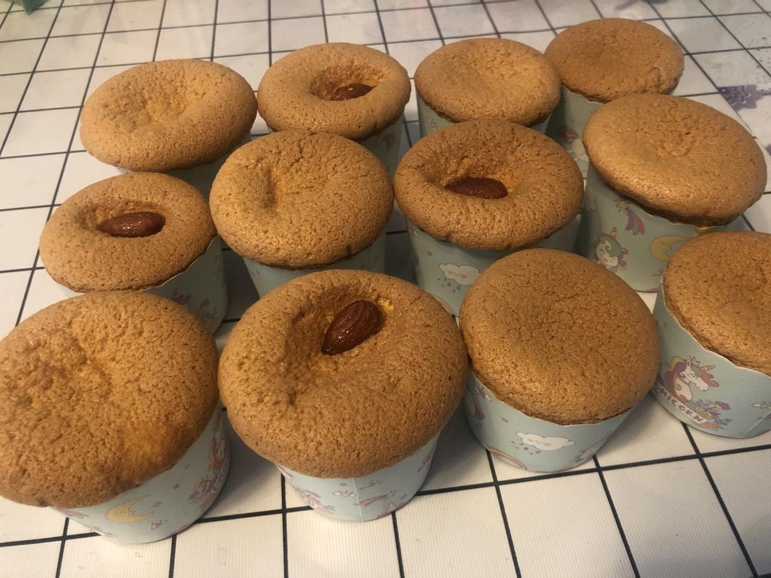 纸杯蛋糕 8寸戚风蛋糕的量