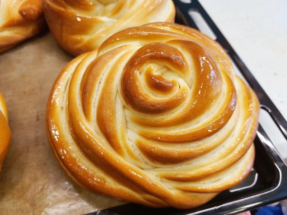 火爆网络丨奶香玫瑰大花卷