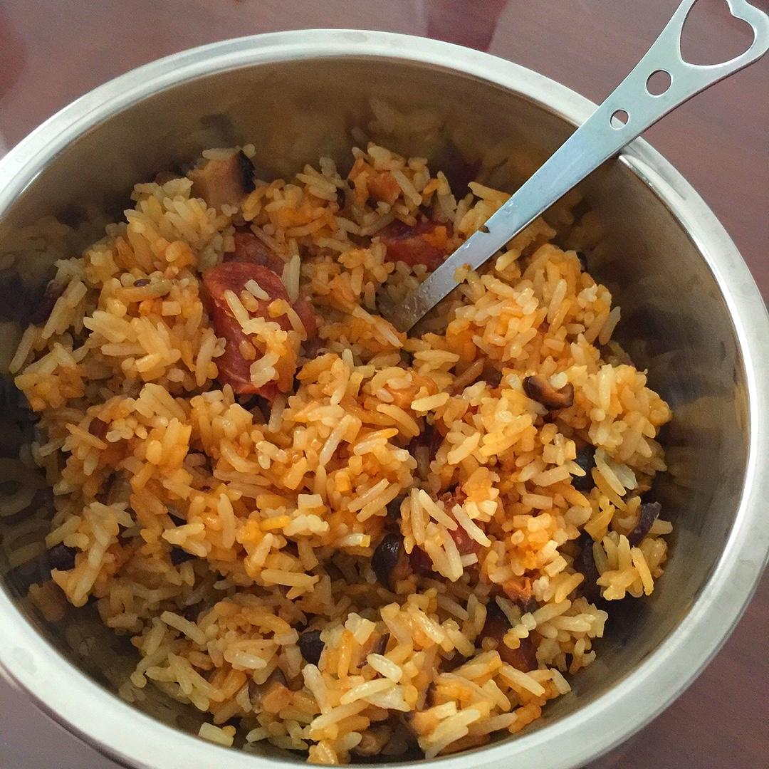 电饭锅版香菇腊味饭