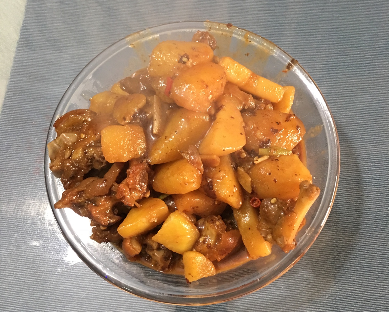 卤猪蹄炖土豆的做法