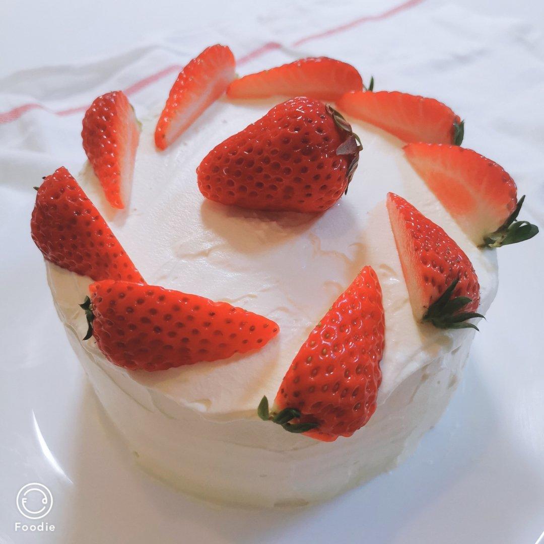 草莓鲜奶油蛋糕