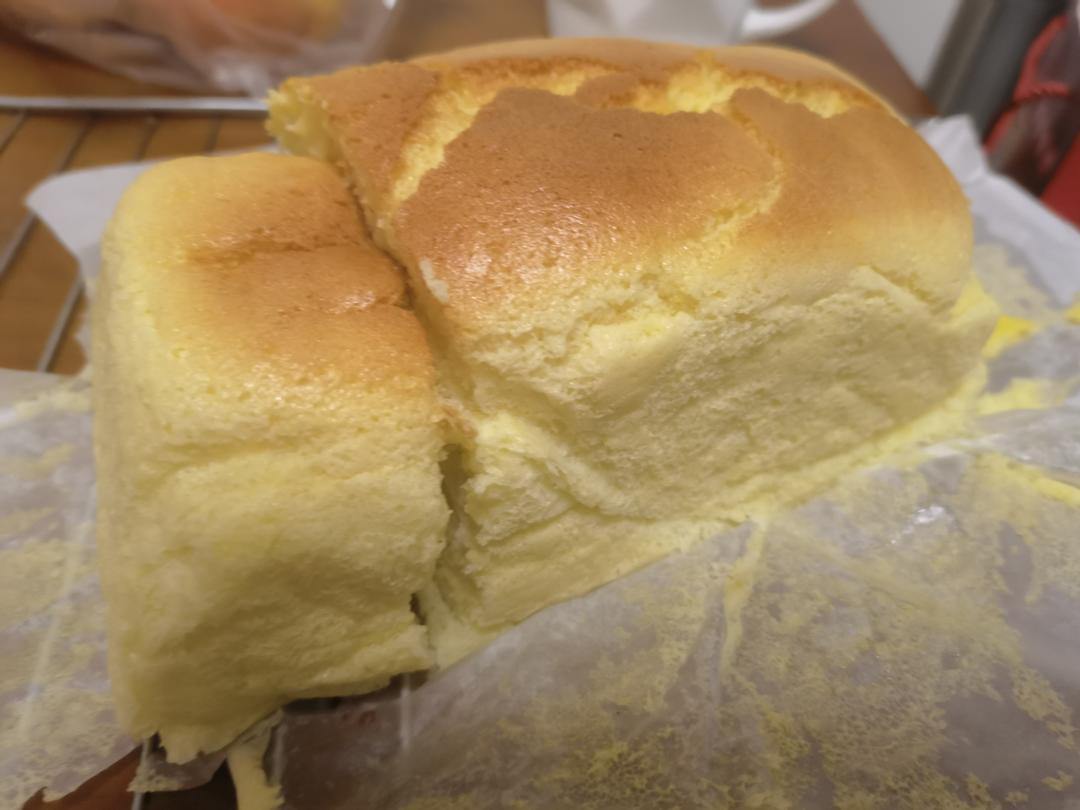 堪比柯基屁股
爆浆芝士🧀古早蛋糕