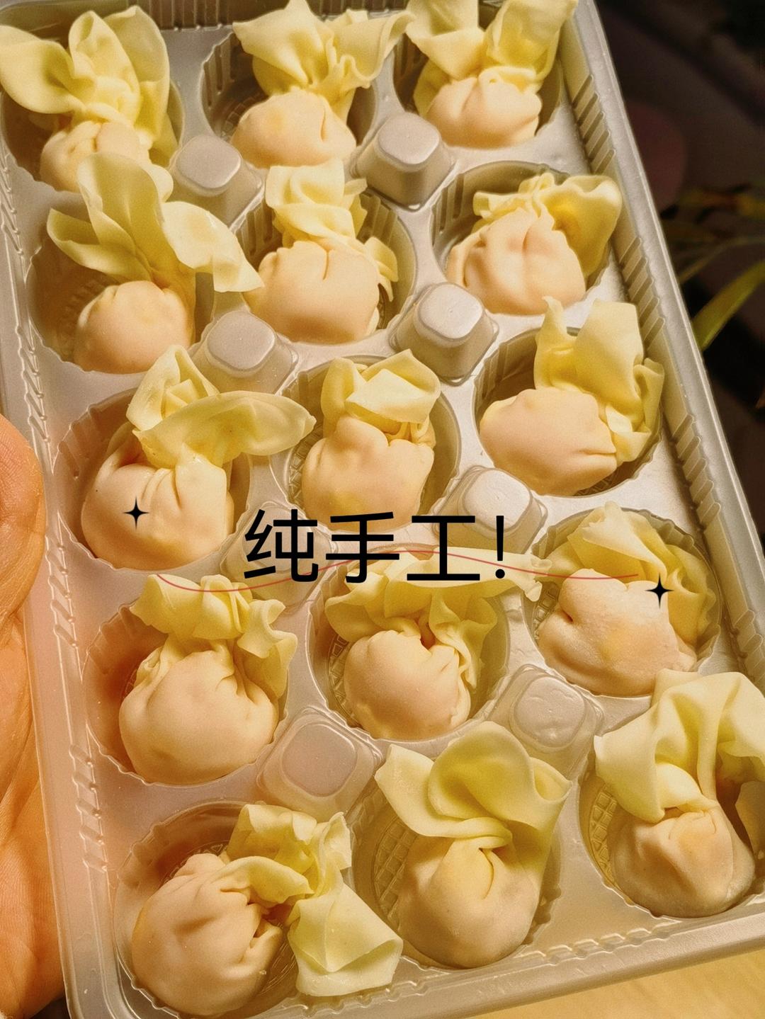 小馄饨好吃的关键，熬黑葱油