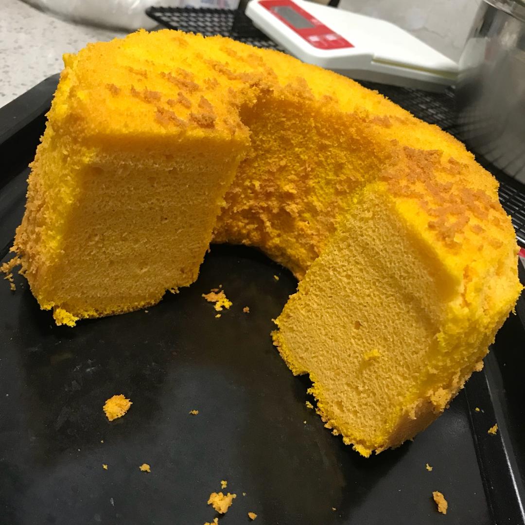 超细腻的南瓜戚风蛋糕