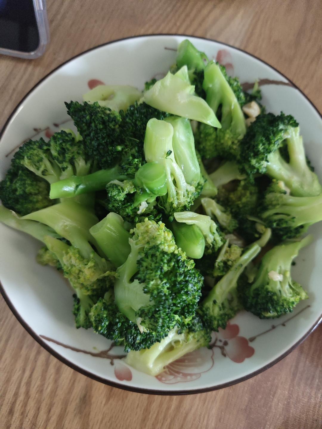 好吃到爆的耗油蒜蓉西兰花(从不修图，喜欢请关注)