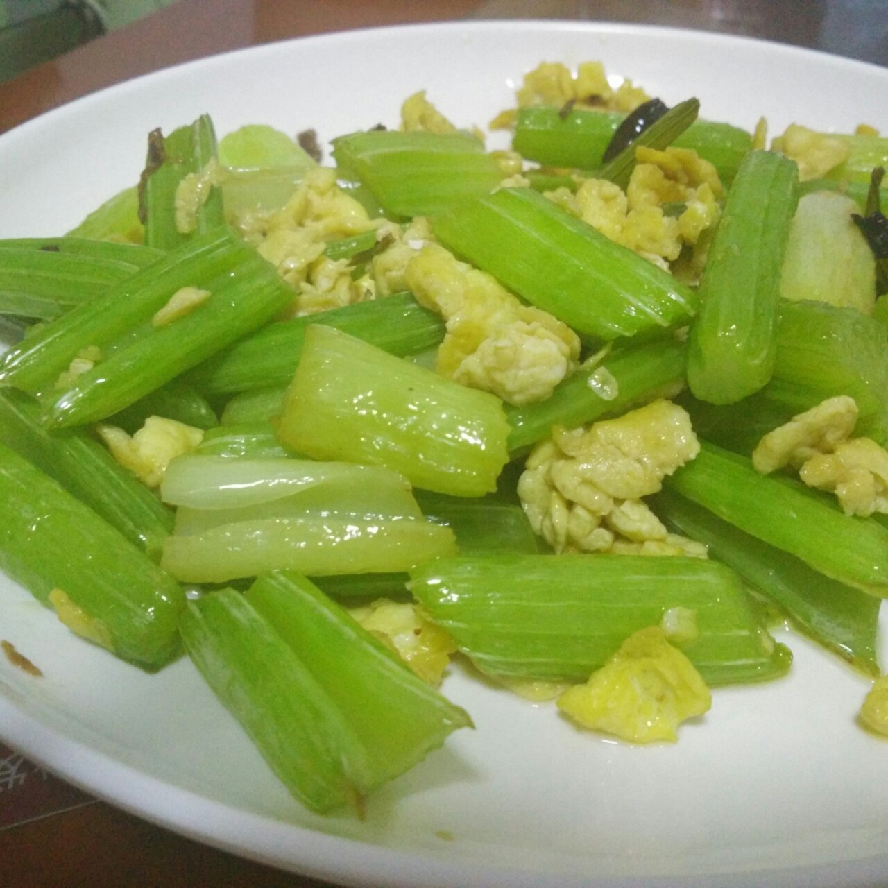 芹菜炒鸡蛋