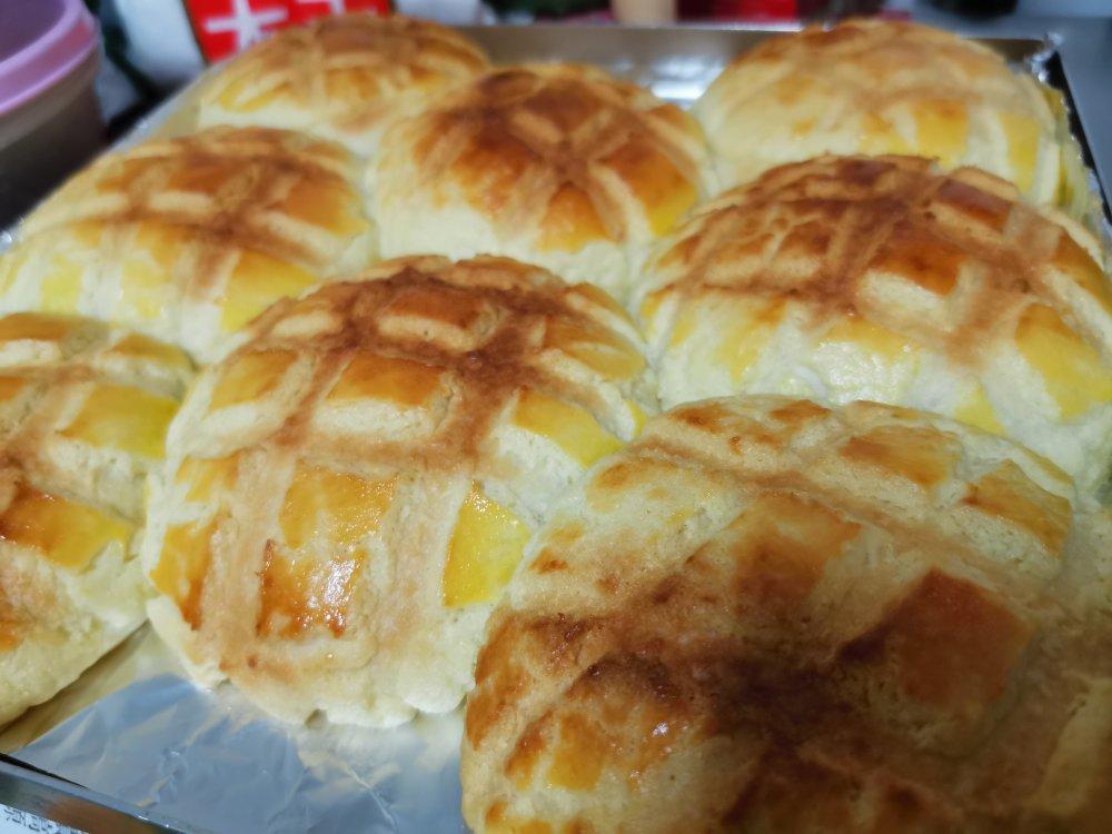 好吃到炸裂的港式菠萝包（附带制作酥皮的小视频）