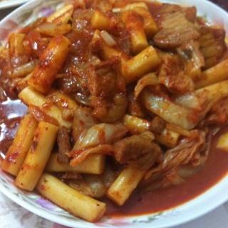 韩式泡菜炒年糕（家庭版）的做法