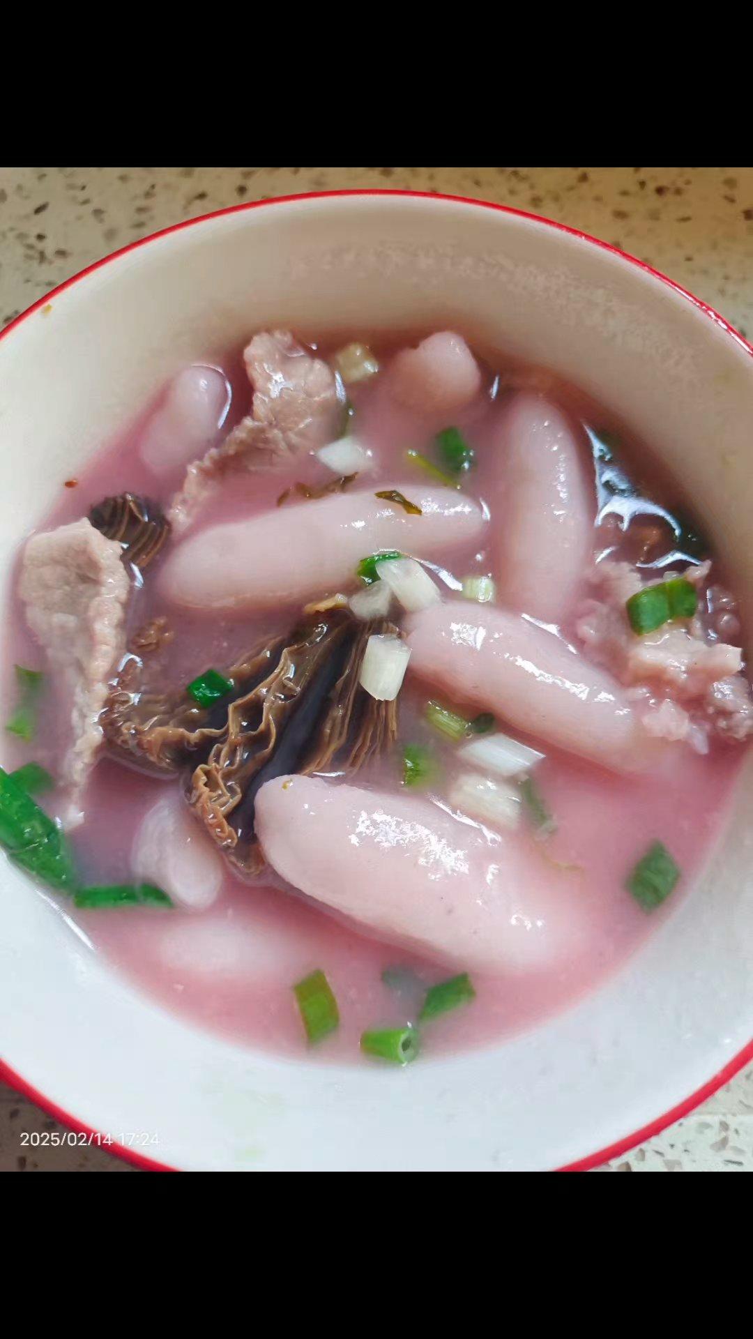 客家美食粘米粉红菇瘦肉搞粄子