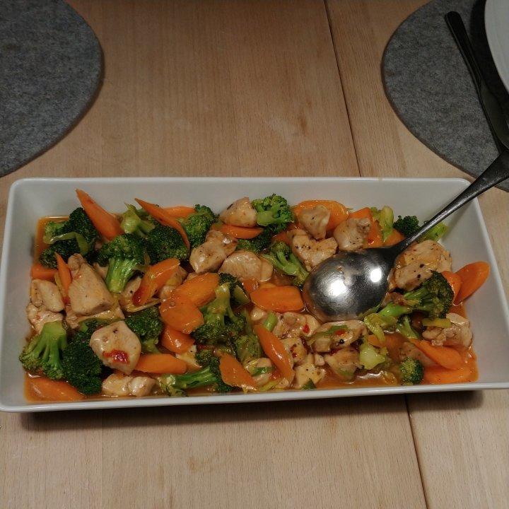 bun's流 西兰花红萝卜炒肉
