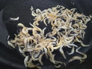 海苔虾皮芝麻炒花生的做法 步骤4