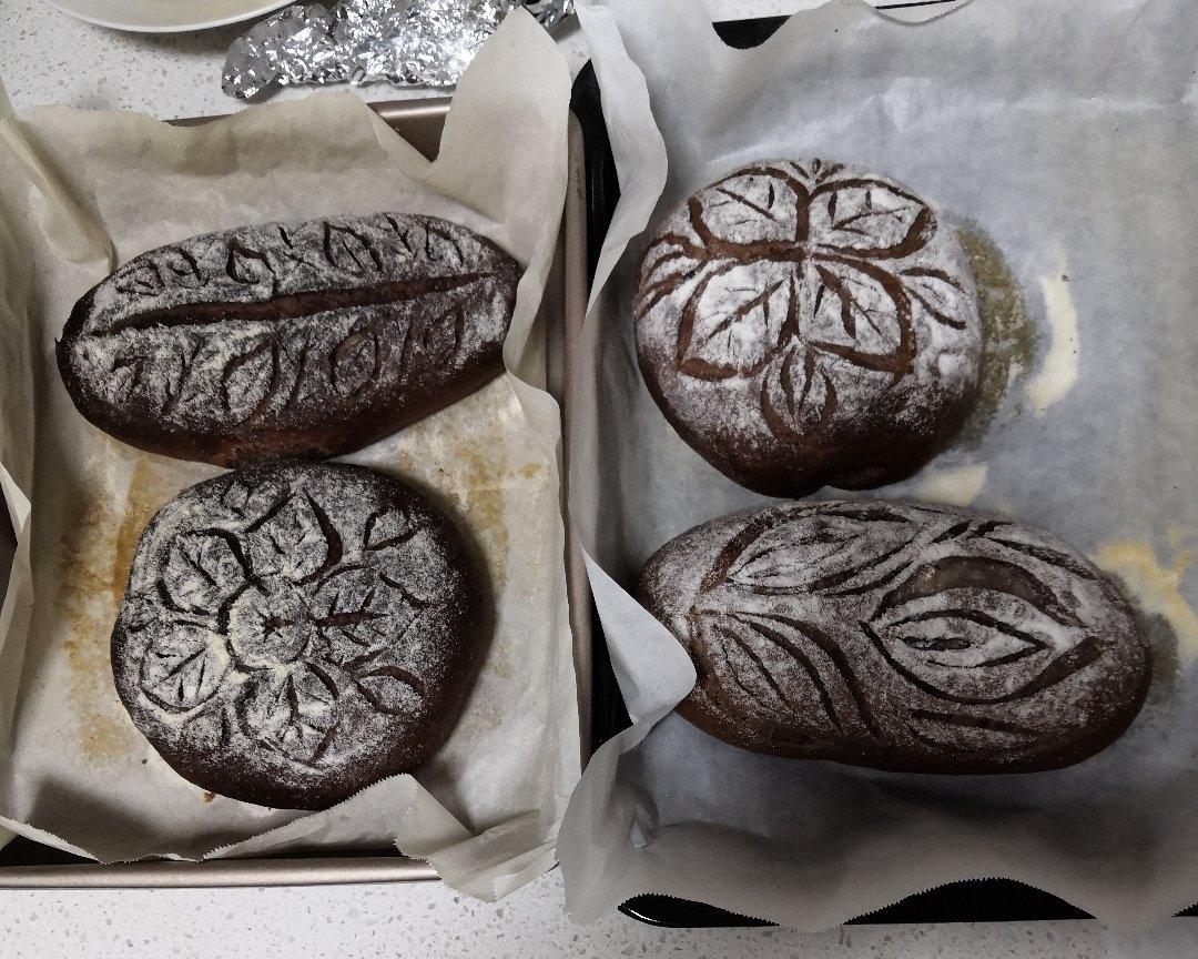 百分百中种的黑米酒果仁麻薯馅可可软欧