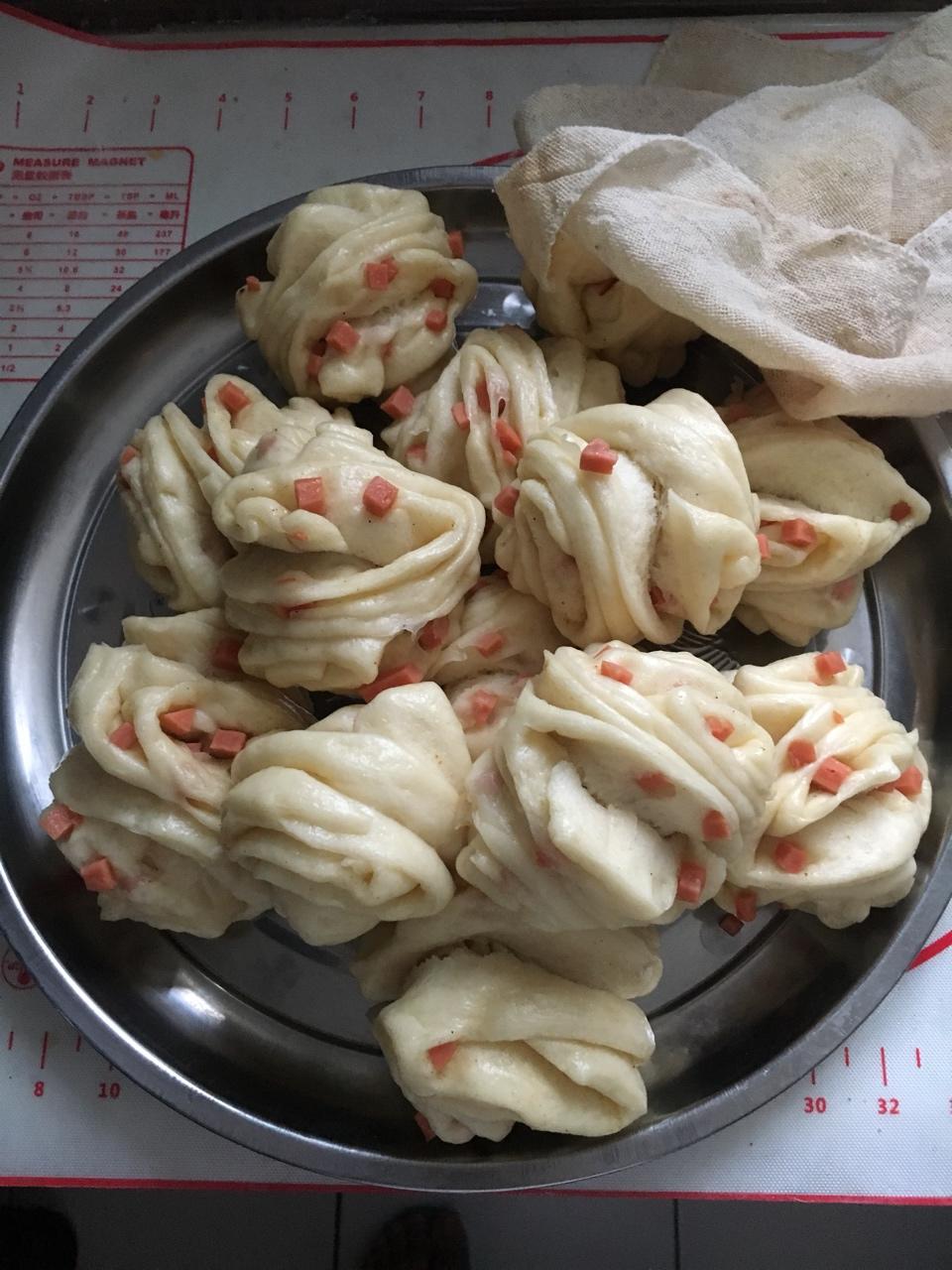 最好吃的火腿葱香花卷—附让葱不变黄的小窍门