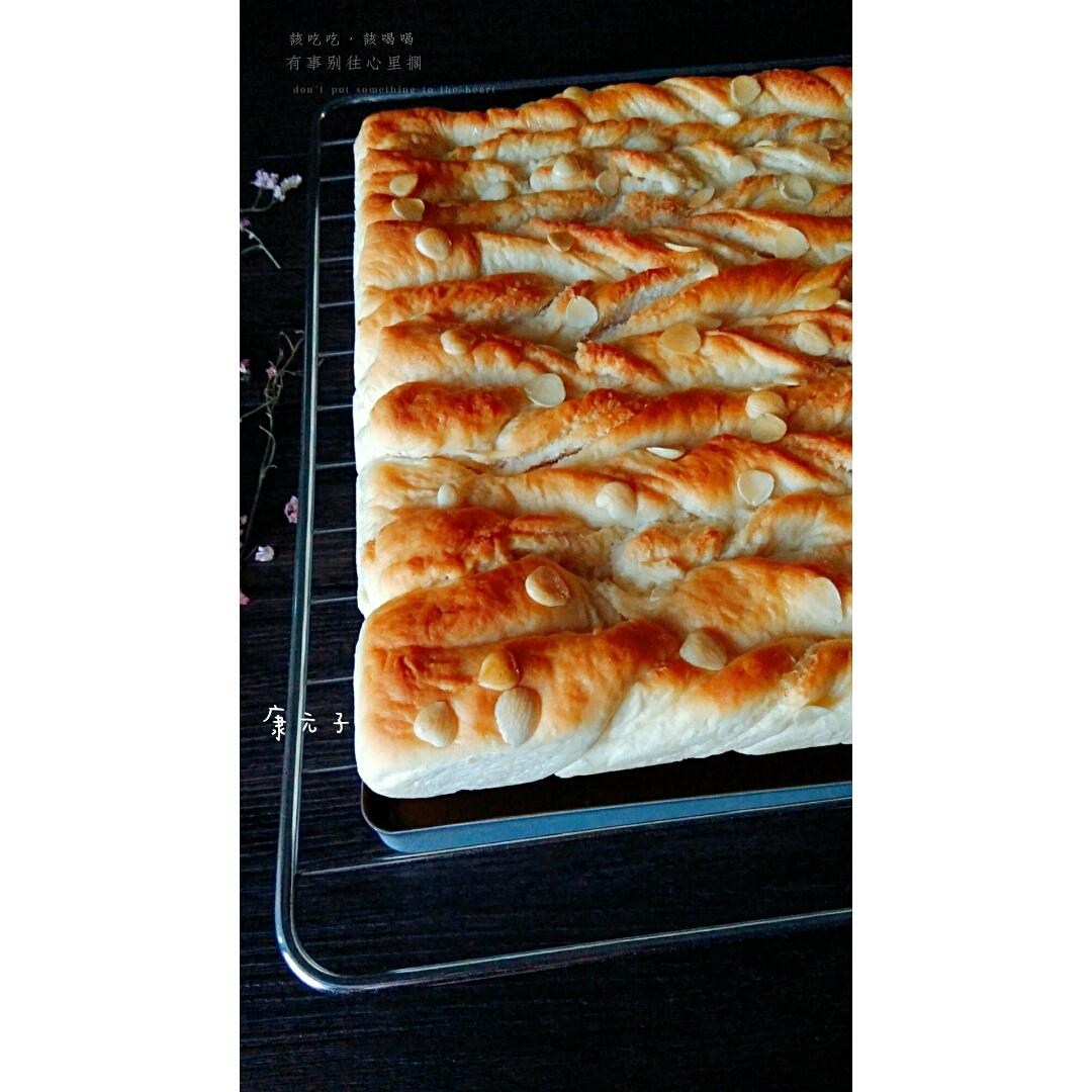 杏仁奶油软排包