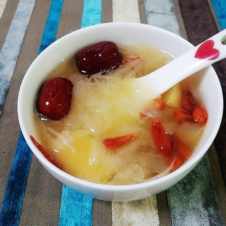 苹果银耳红枣汤