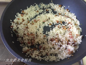 生炒腊味糯米饭的做法 步骤4