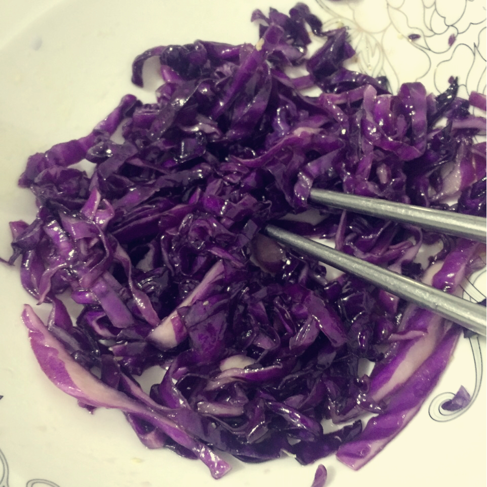 下酒菜 凉拌紫甘蓝 大露露是菠萝味儿的做的凉拌紫甘蓝 大露露是菠萝