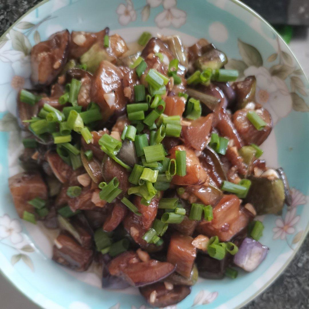 红烧茄子（教你炒茄子不变色的小妙招）