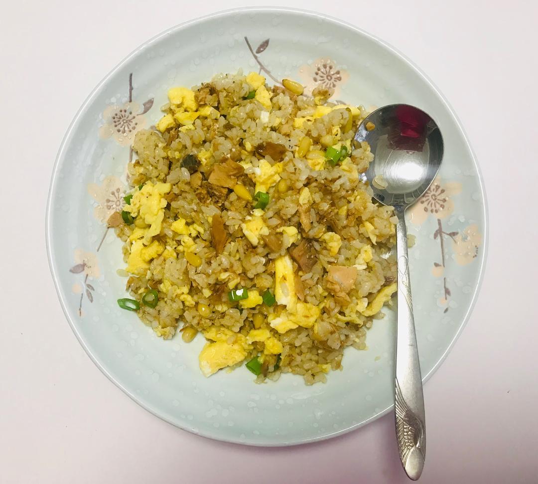金枪鱼蛋炒饭