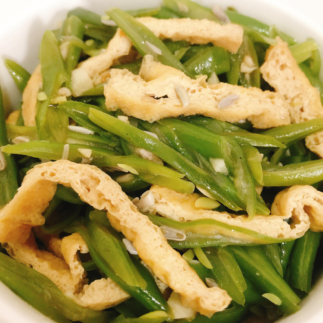 莴笋炒豆腐皮（简单快手美味）