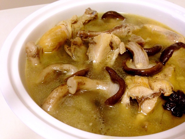 香菇炖鸡汤