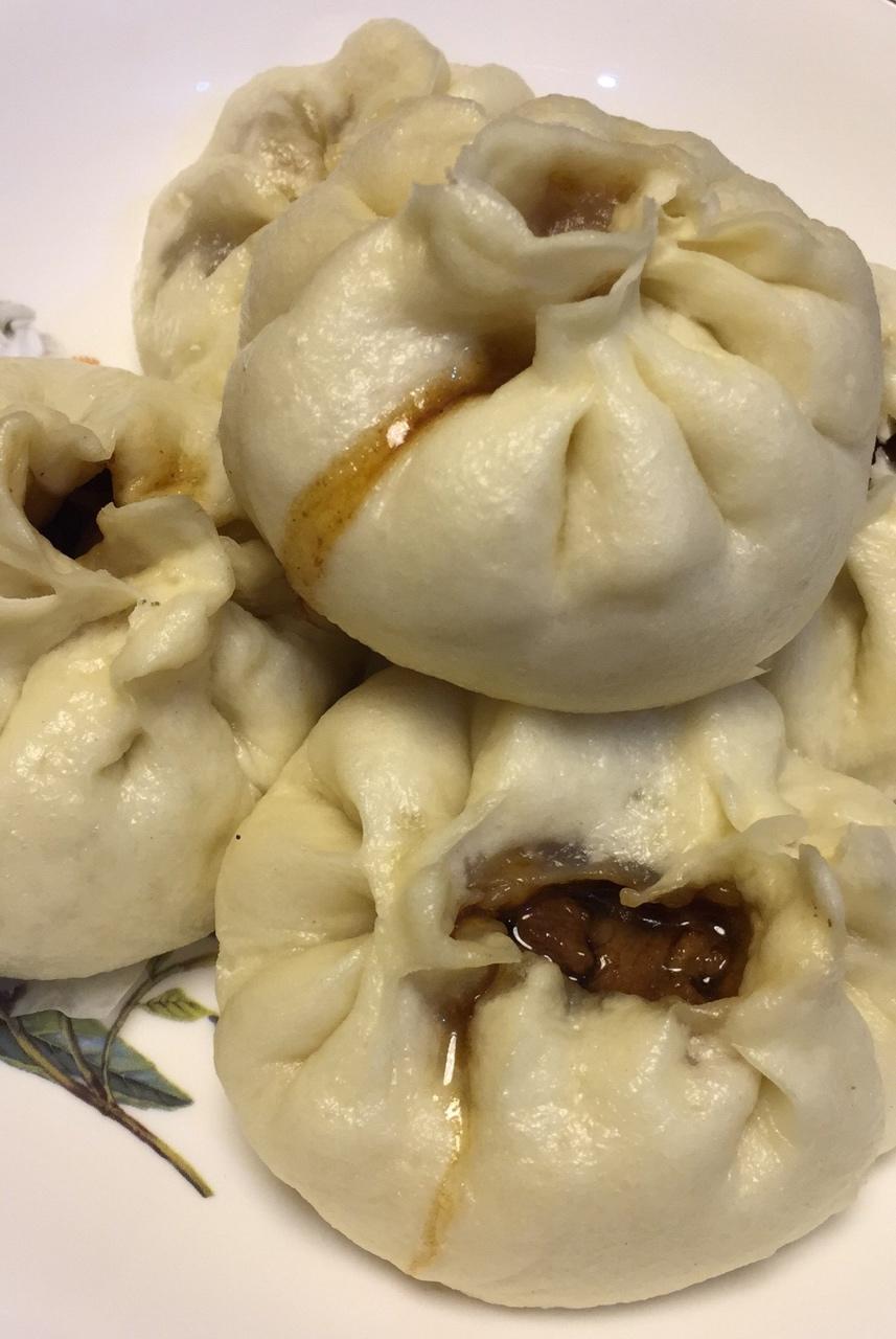 云朵般松软爆浆蜜汁叉烧包