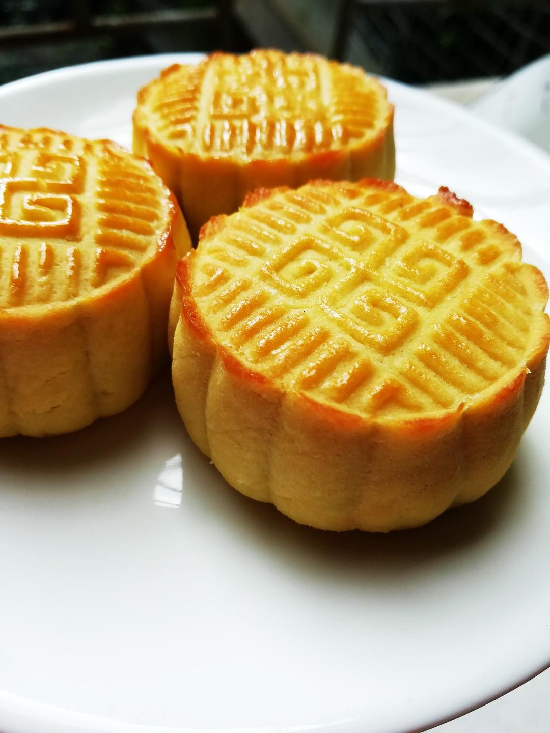 米厨米厨做的《糯米团子的厨房日记》奶黄流心月饼