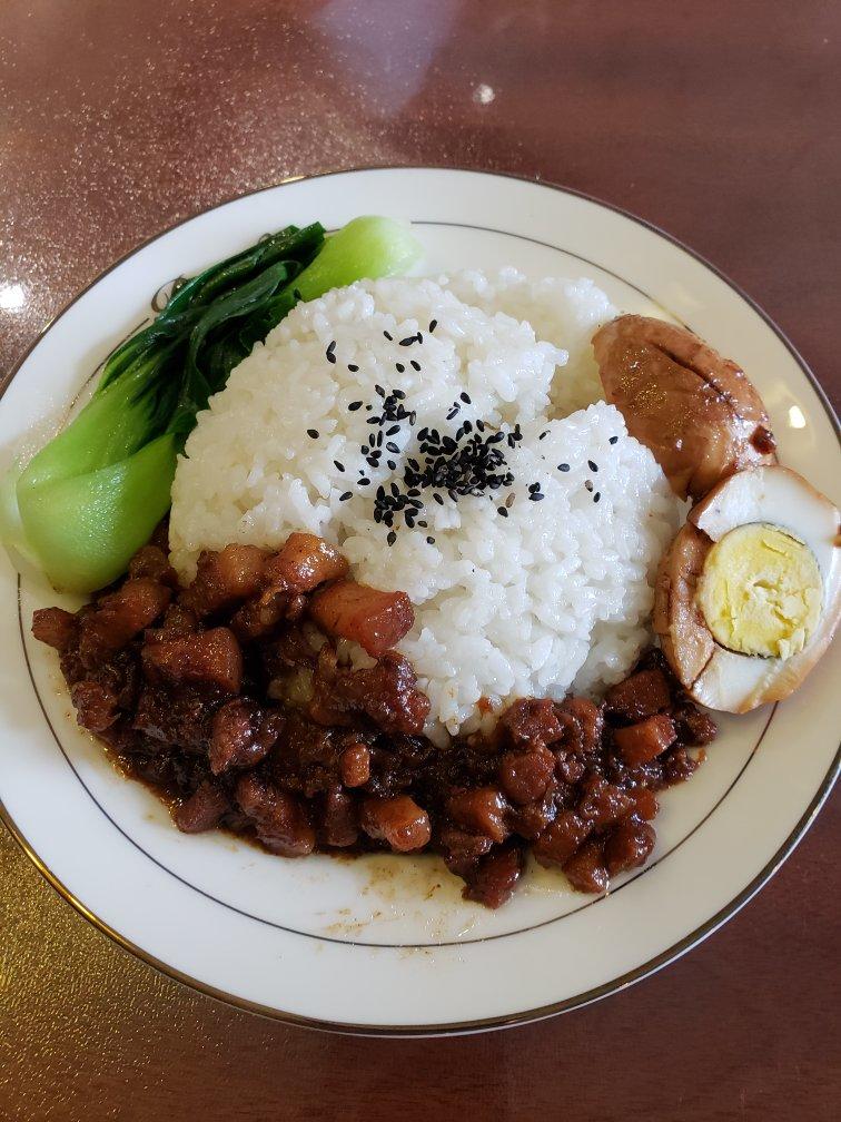 洋葱酥卤肉饭