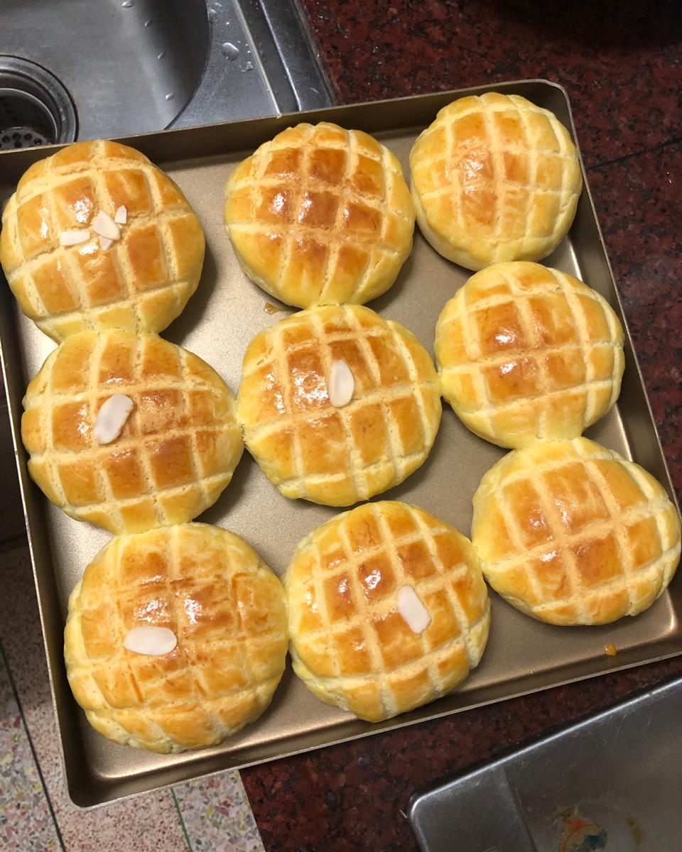 好吃到炸裂的港式菠萝包（附带制作酥皮的小视频）