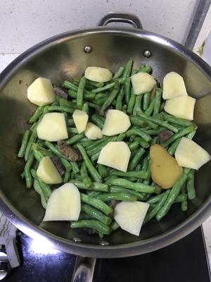 芸豆土豆焖羊肉的做法 步骤4