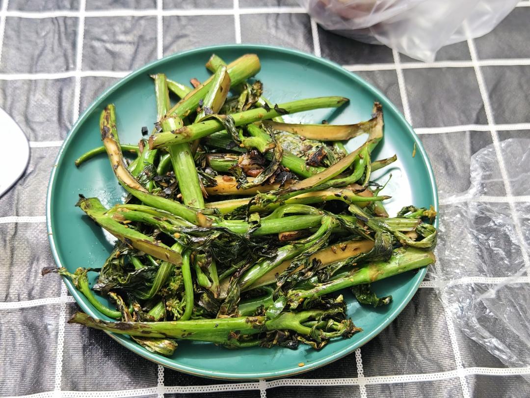 蒜炒芥兰炒出来又黑又软？口感清脆色泽鲜绿的清炒芥兰方法这里都有！