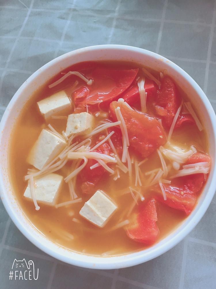 西红柿金针菇豆芽豆腐汤的做法