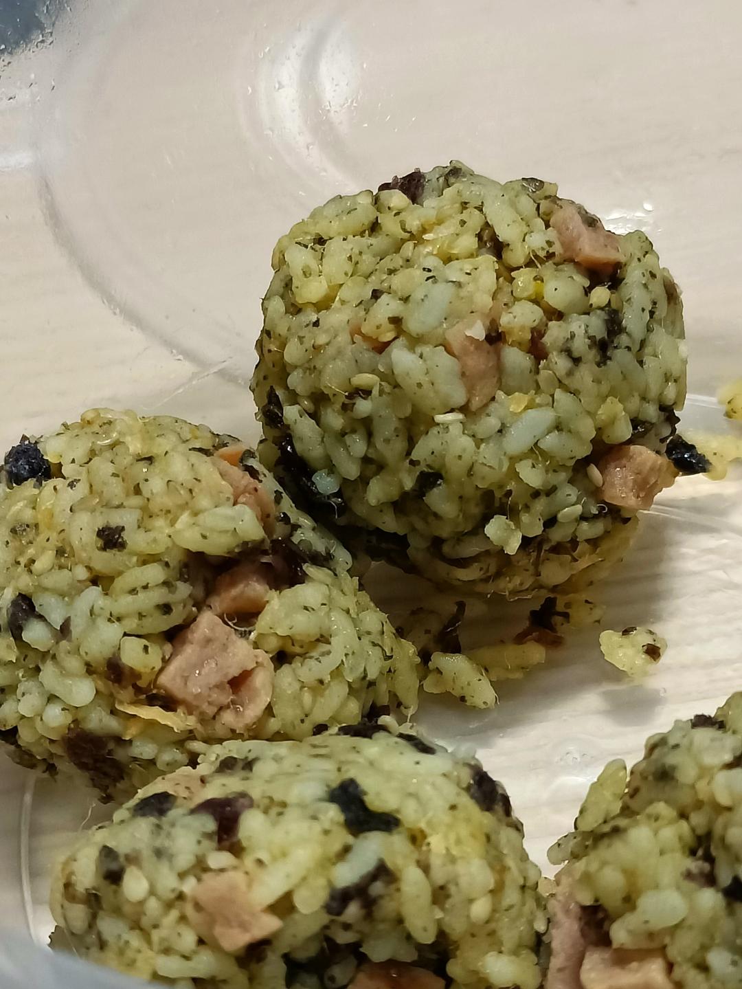 细节！香喷喷的海苔肉松饭团