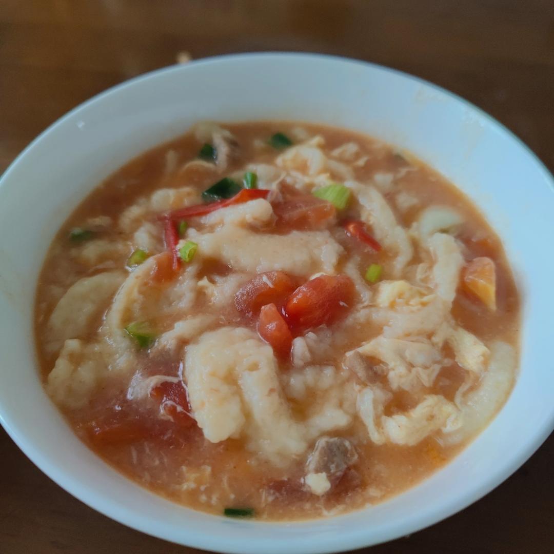 不用揉面就能吃的美味面食——西红柿小鱼面疙瘩