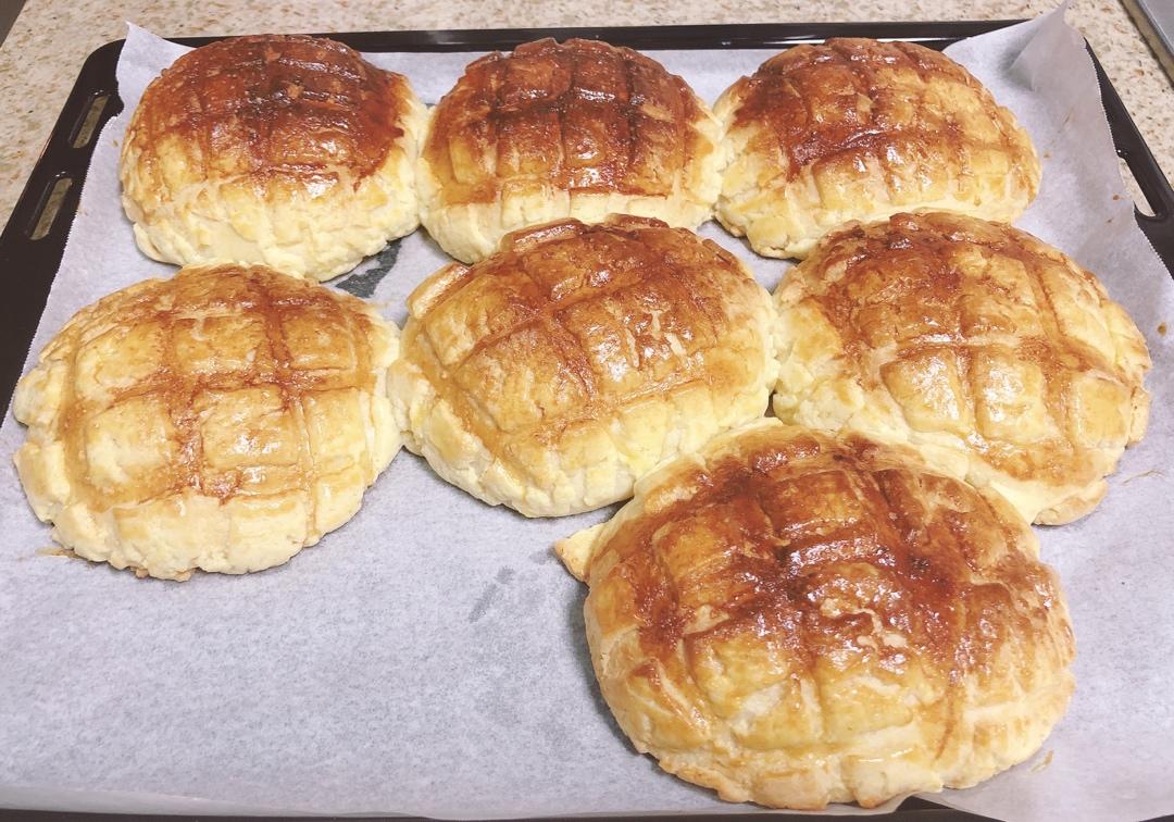 好吃到炸裂的港式菠萝包（附带制作酥皮的小视频）