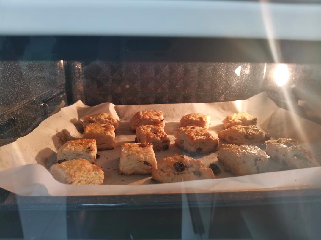 完美裂纹～百分百成功的超好吃奶香司康（禁止搬运）