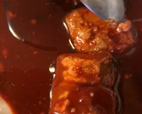 红腐乳竽头蒸肉的做法 步骤2