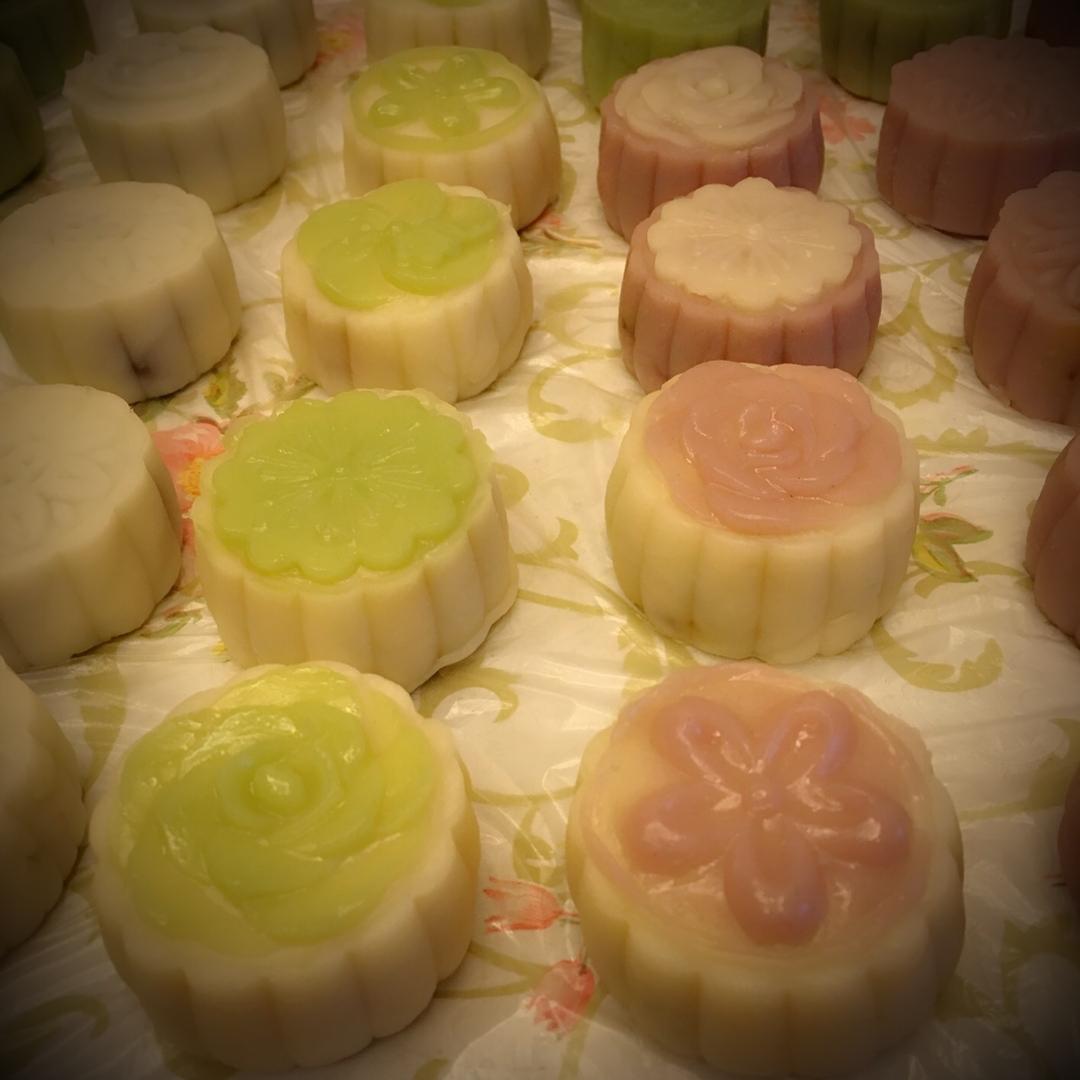 彩色冰皮月饼