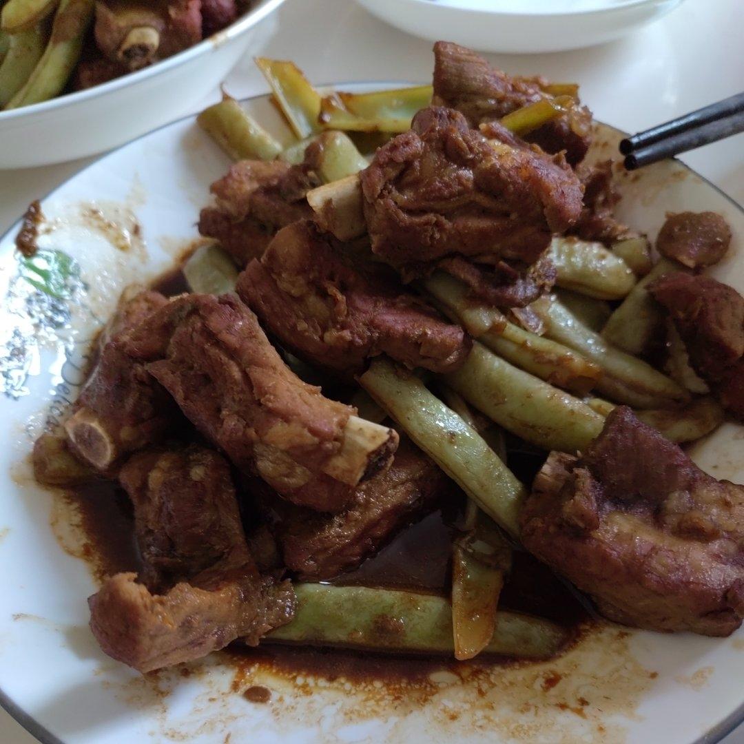 红烧排骨炖豆角