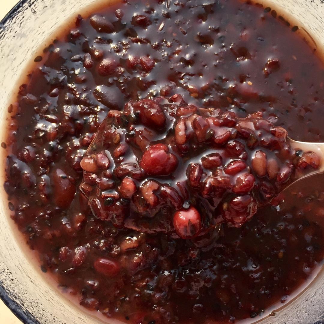 黑米黑豆黑芝麻粥