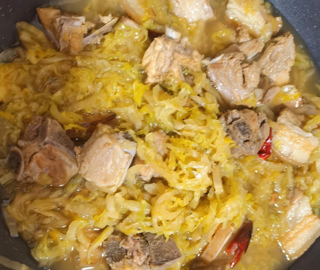 酸菜炖排骨的做法