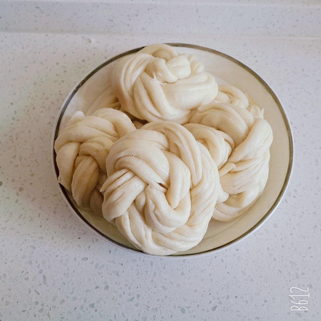 手把手教你蒸既简单又好看又好吃的花花朵🌺花卷（动图图解，一次发酵）