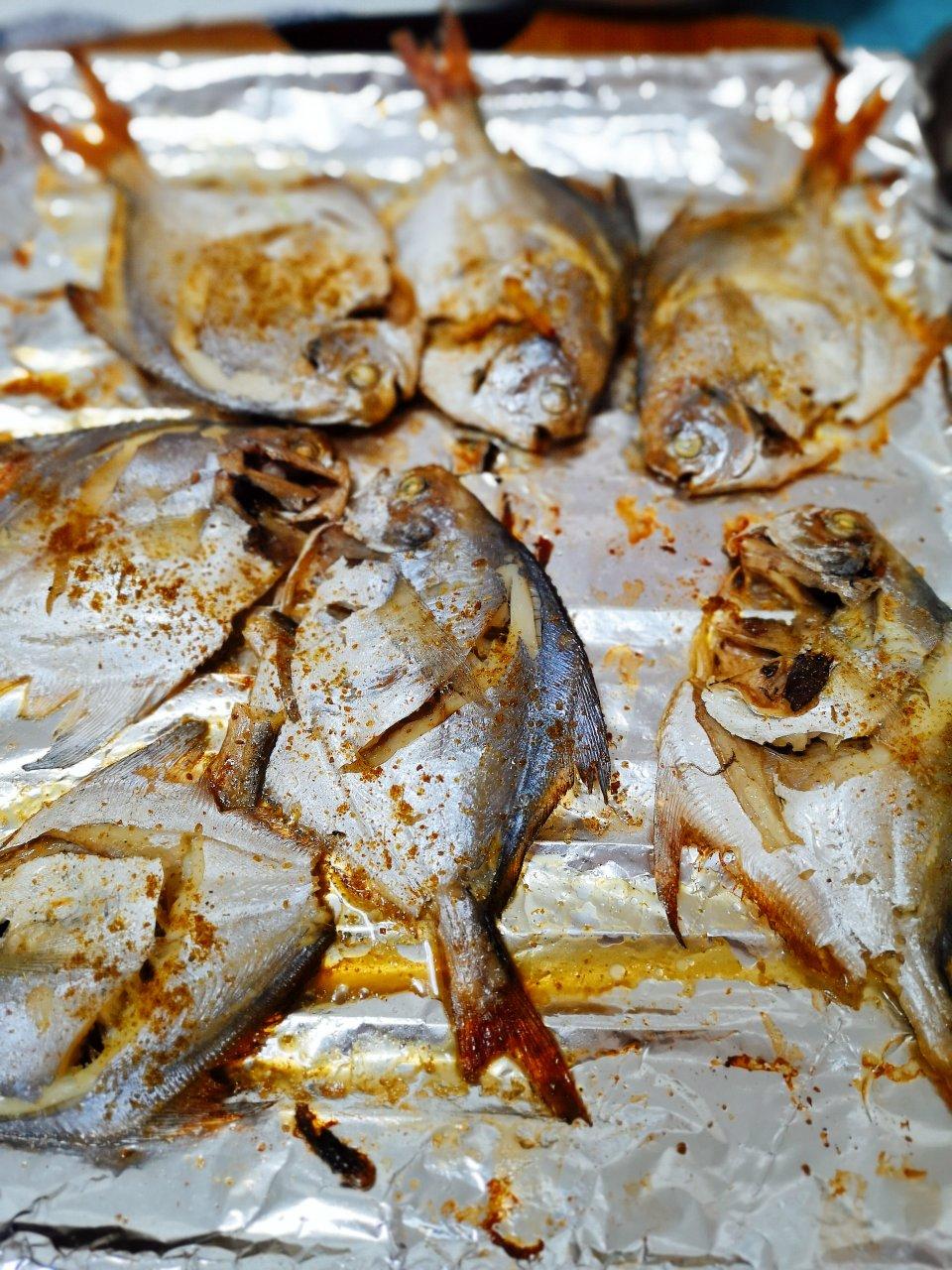 烧烤摊的鲳鳊鱼