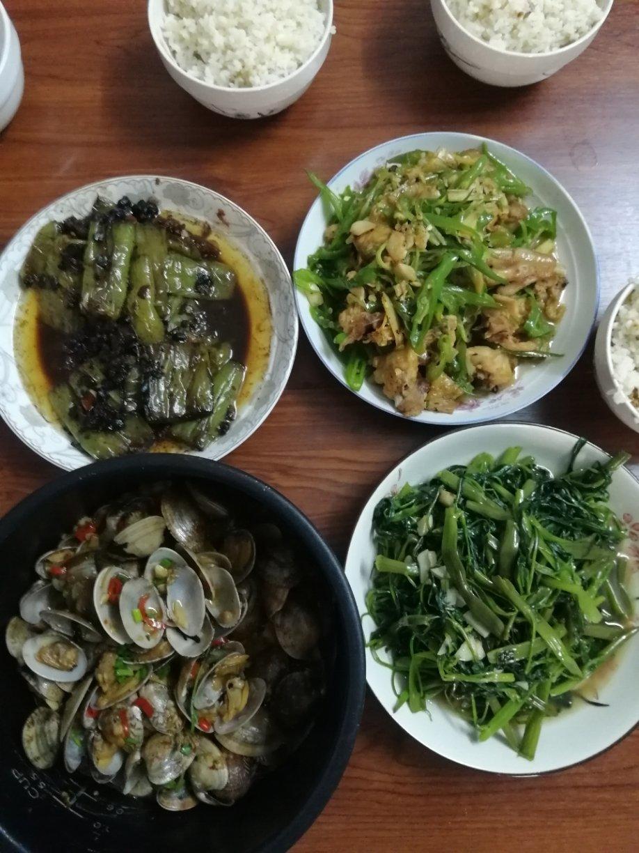 蒜香炒花甲