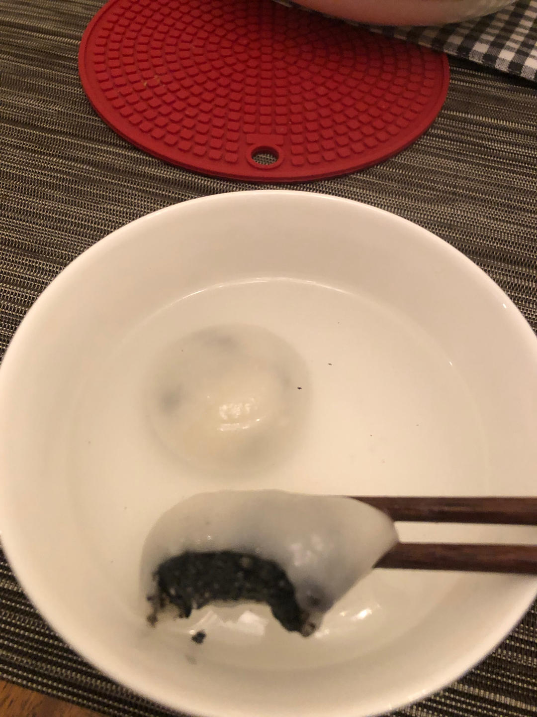 花生黑芝麻汤圆