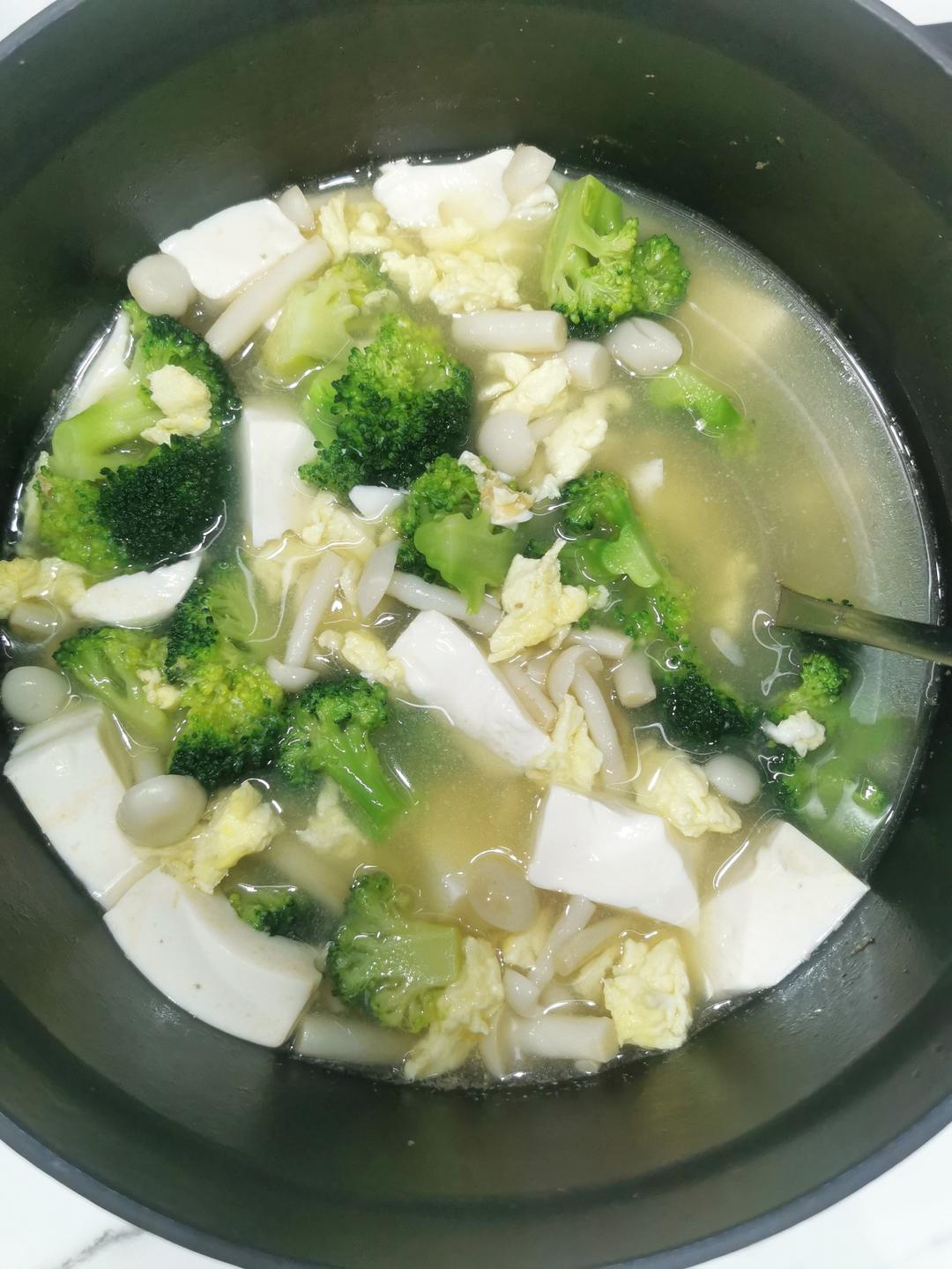 豆腐鲜虾菇菌汤