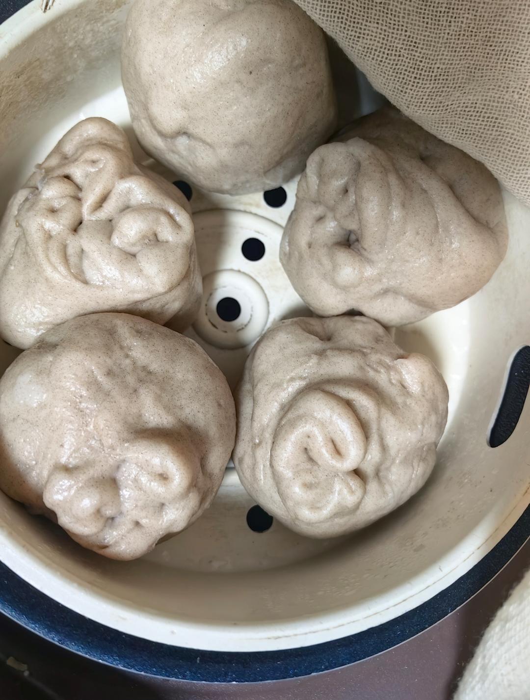 暄软可口的豆沙包
